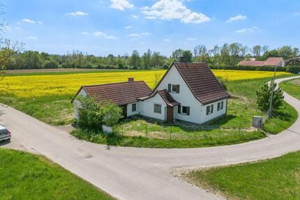 Großzügiges Grundstück mit genehm. Bauvorbescheid und Altbestand in idyllischer Lage bei Bruckberg