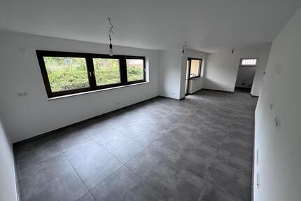 Kernsanierte 2,5-Zimmer-Wohnung mit Terrasse - Leonberg