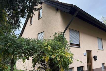 Doppelhaushälfte, 121 m² Wfl, 3 Wohnebenen, 5 Schlafzi., 229 m² Grund in Höchstadt Mitte - Höchstadt a.d.Aisch