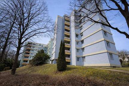 Helle 2,5-Zimmer-Wohnung mit Balkon, Aufzug & Tiefgaragenstellplatz mit Erbbaurecht - Wernau