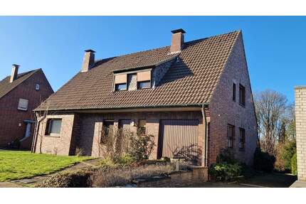 Freistehendes Zweifamilienhaus auf außergewöhnlichem Grundstück. - Oberhausen Sterkrade-Nord