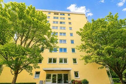 Sanierungsbedürftige Eigentumswohnung mit Balkon und separater Küche - München Bogenhausen