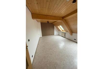 Großzügige 4-Zi.Wohnung in Leibelbach bei Herrieden + Garange