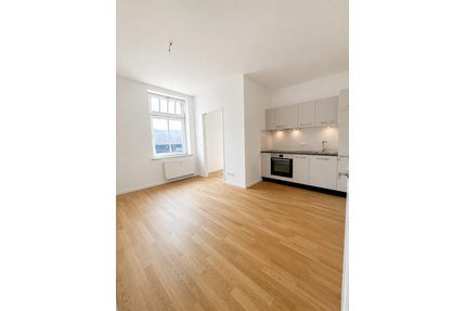Wohnung zum Mieten in Zwickau 200,00 € 27.46 m²