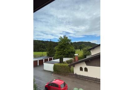 2 Zimmerwohnung mit 47 qm mit Balkon im ersten Stock - Feldkirchen-Westerham