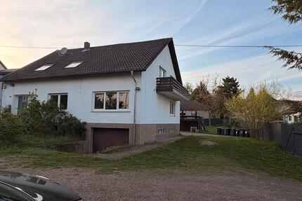 Zwei Häuser zu Verkaufen mit Baugrundstück und Garten - Überherrn