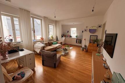 Helle moderne 2 Zimmer Wohnung in Rödelheim mit Einbauküche - Frankfurt am Main