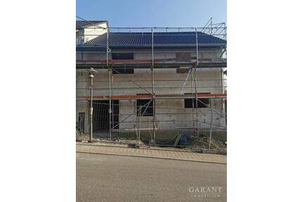 Schlüsselfertige Doppelhaushälfte zum Festpreis. Rohbau bereits fertig. Einzug November 2026 - Fluorn-Winzeln