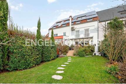 Haus zum Mieten in Hockenheim 2.500,00 € 220 m²