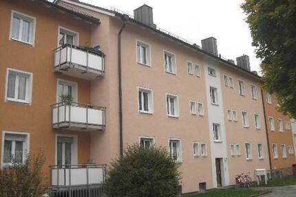 Zuhause fühlen: renovierte 3-Zimmer-Wohnung mit Balkon und EBK - Rosenheim Innenstadt