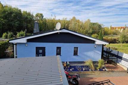EINFAMILIENHAUS MIT WINTERGARTEN, KAMIN UND FUßBODENHEIZUNG AM RANDE VON CHEMNITZ - Hartmannsdorf