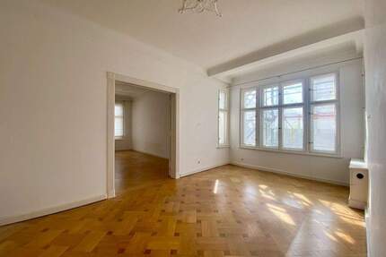 Stuckaltbau mit 2 Balkonen und Aufzug - Berlin Wilmersdorf