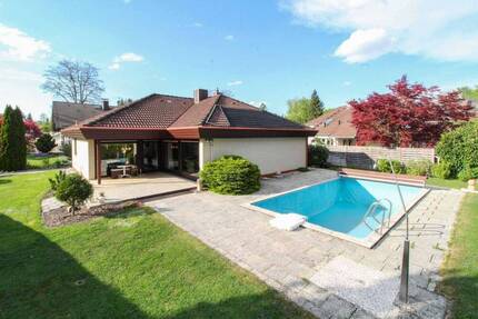 Familienfreundliches Zuhause mit großem Garten, Pool und Potenzial in ruhiger Lage von Gröbenzell!