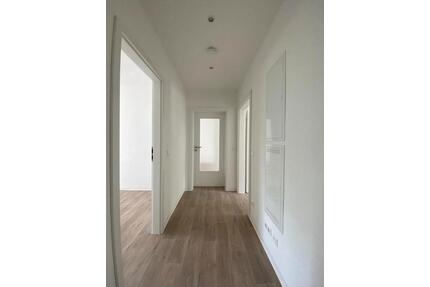 Moderne 3 Raum Wohnung mit Balkon im Grünen - Staßfurt