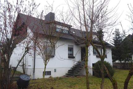 Einfamilienhaus mit Einliegerwohnung jetzt verfügbar! - Scheinfeld