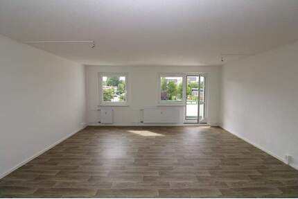 XXL 3-RW mit großem Wohnzimmer Wanne u. Balkon!!! - Freiberg