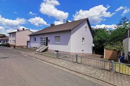 Haus zum Mieten in Schmalenberg 1.300,00 € 200 m²