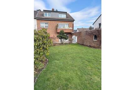 Mehrfamilienhaus mit vielfältigem Potenzial und Blick auf den Greisbachsee. - Monheim am Rhein Baumberg