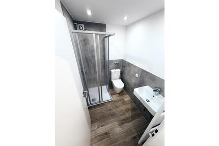 Renoviertes Balkon-Appartment in Düsseldorf-Unterbilk mit Küche und Waschmaschine