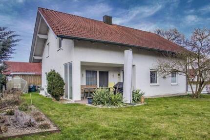 Wallersdorf: Einfamilienhaus für Familien in verkehrsgünstiger Lage