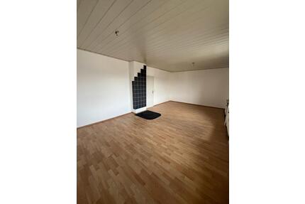3-Zimmer-Wohnung mit Garten.& 2 Stellpl. Niederneisen ab 06 26