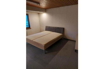 Monteurzimmer zu vermieten - 15,00&nbsp;EUR Kaltmiete, ca.&nbsp; 120,00&nbsp;m&sup2; in Grünberg (PLZ: 35305)