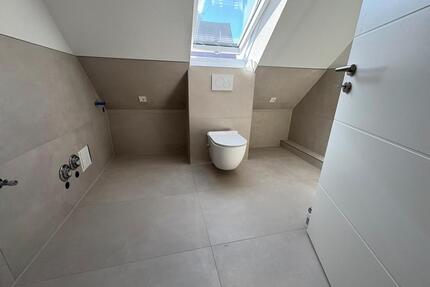 ERSTBEZUG, DG Wohnung mit neuer Küche - Senden