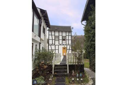 Vielseitiges Wohnensemble mit genehmigter Zusatzwohneinheit. Ländliche Ruhe inklusive - Runkel Eschenau