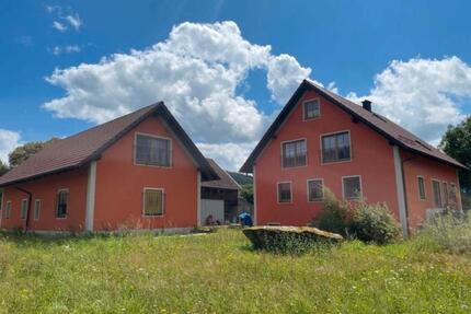 Wohnhaus mit großem, traumhaften Grundstück samt Nebengebäuden - Moosbach