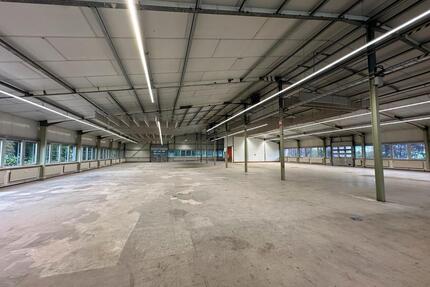 Ca. 1370 m² Rampenhalle, Stellplätze,WC und Bürofläche - Hamburg Langenhorn