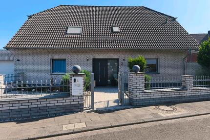 Modernisiertes Einfamilienhaus - 449.000,00&nbsp;EUR Kaufpreis, ca.&nbsp; 163,00&nbsp;m&sup2; in Elsdorf (PLZ: 50189)