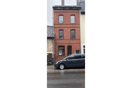 Haus zum Kaufen in Stolberg 220.000,00 € 220 m²