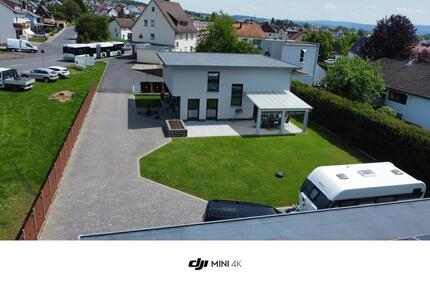 Grundstück mit 1017 m2 und 160 m2 Wohnfläche Haus - Rotenburg an der Fulda