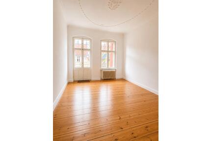 Charmante Altbauwohnung im 4. Obergeschoss mit Balkon in Neukölln - Berlin