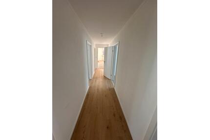 3ZKB - saniert - Ellwürden - 700,00&nbsp;EUR Kaltmiete, ca.&nbsp; 82,00&nbsp;m&sup2; in Nordenham (PLZ: 26954)