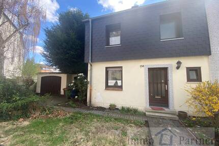 Modernisiertes Doppelhaushälfte in ruhiger Lage mit Terrasse, Garten und Garage - Oberhausen Stadtmitte