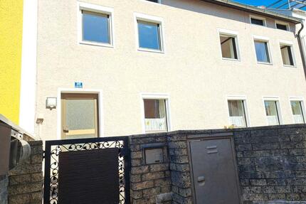 Helle 4,5-Zi-Wohnung im Stadtkern mit 2 Stellplätzen zu mieten ! - Tann