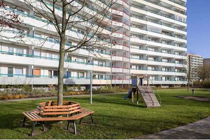 Wohnung zum Mieten in Neubrandenburg 337,00 € 57.06 m²