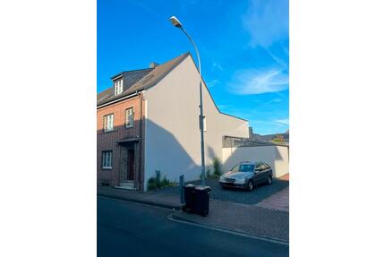 Charmantes Einfamilienhaus mit Wintergarten mit großem Stellplatz - Kerken