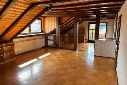 3-Zimmer Dachgeschosswohnung mit nagelneuer Küche und Balkon - Oberhausen-Rheinhausen