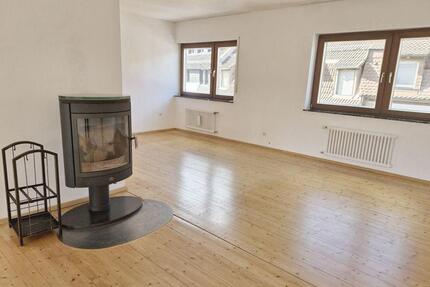 Sehr schöne helle 4 Zi -Maisonette Wohnung mit Balkon und EBK (Spülmaschine) in Karlsruhe