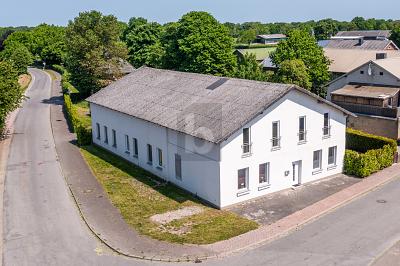 VIEL PLATZ, WERKSTATT & 300 M² AUSBAUPOTENZIAL - Tielen