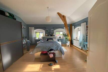 großzügig,helle 3-Zimmer Dachgeschoßwohnung mit EBK(wenn gewünscht) in zentraler Lage von Döbeln