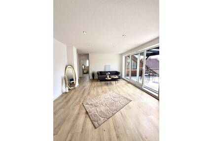 Provisionsfrei: Exklusiv sanierte 3-Zi.-Whg. mit großer Dachterrasse in bester Lage von Bodenheim