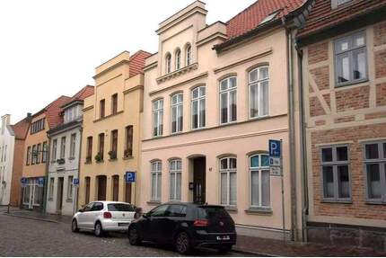 Attraktives Mehrfamilienhaus in Güstrow mit 7 vermieteten Wohnungen - provisionsfrei von privat