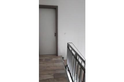3,5 Zimmer Neubau Wohnung Balkon Garten Stellplätze 89qm - Fensterbach