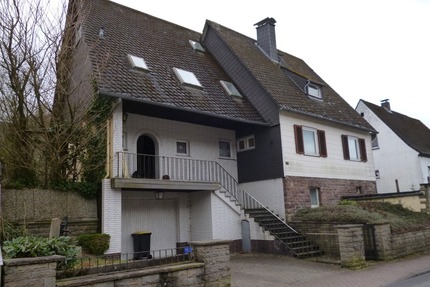 Wohnhaus mit Garage und Garten im Hochsolling - Holzminden