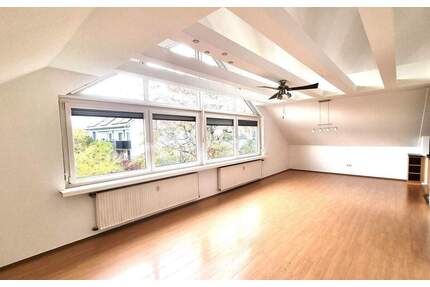 Schöne helle 3-Zimmer Wohnung mit Carport u. Gartenanteil - Herzogenaurach