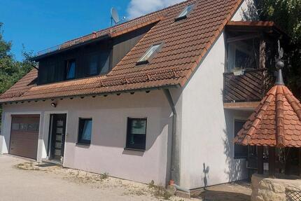 Schönes Haus zu vermieten - 1.080,00&nbsp;EUR Kaltmiete, ca.&nbsp; 120,00&nbsp;m&sup2; in Burk (PLZ: 91596)
