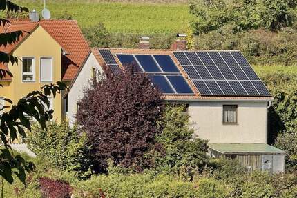 Ein Grundstück mit Zukunft - charmantes Bestands-Einfamilienhaus mit großem Garten & vielseitigem Entwicklungspotenzial in Regensburg-Leoprechting!